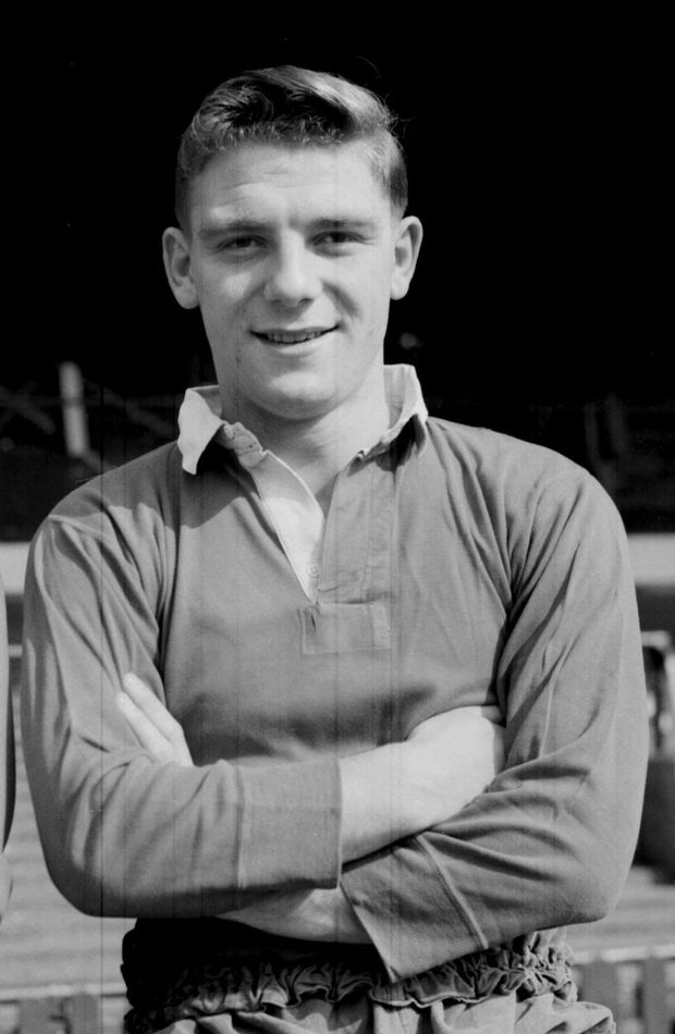 Duncan Edwards je považován za jeden z největších fotbalových talentů Anglie. Bohužel nepřežil leteckou tragédii v roce 1958 v Mnichově Duncan Edwards je považován za jeden z největších fotbalových talentů Anglie. Bohužel nepřežil leteckou tragédii v roce 1958 v Mnichově