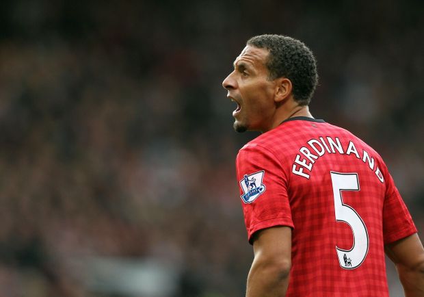 Rio Ferdinand v dresu Manchesteru United Rio Ferdinand v dresu Manchesteru United