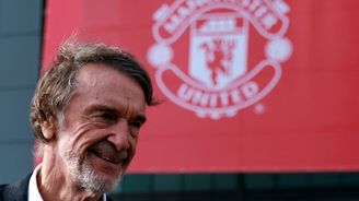 Miliardář Ratcliffe koupil čtvrtinový podíl ve fotbalovém klubu Manchester United