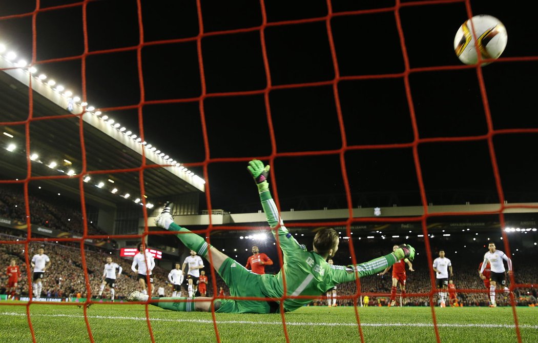 Daniel Sturridge proměnil pokutový kop a poslal domácí Liverpool do vedení