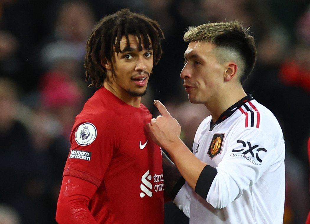 Fotbalisté Manchesteru United schytali od Liverpoolu ,,sedmičku&#34;. Jejich zkrat nezvládl jeden z jejich slovenských příznivců, který si svou zlost vybil na komentátorovi Matúši Lukáčovi