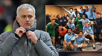 Derby završila mela! Mourinho káral slavící City, skončil politý vodou