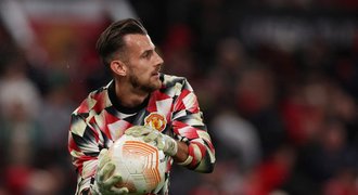 Dúbravka poprvé chytal za United. Dva inkasované góly a postup v poháru