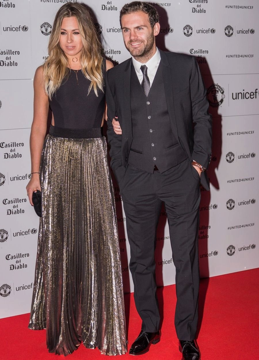 Juan Mata s partnerkou Evelinou Kamphovou na galavečeru Manchesteru United.