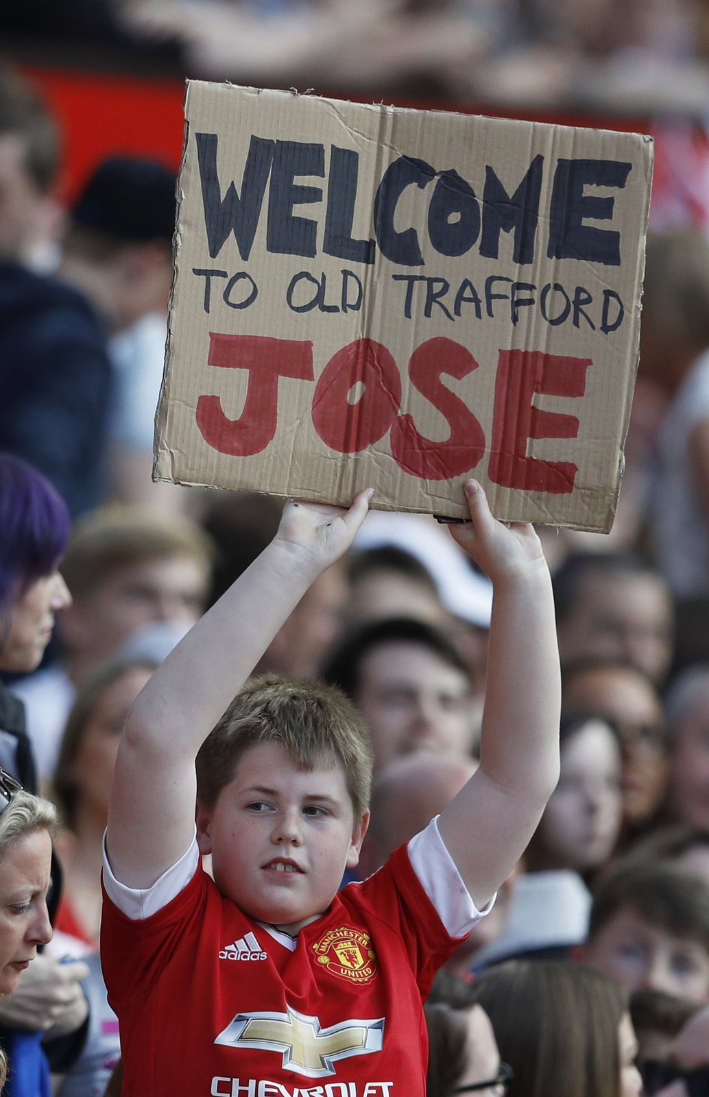 Fanoušci Manchesteru United se na Josého Mourinha hodně těší.