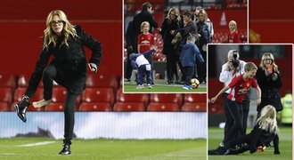 Julia Roberts na stadionu United: Chodila bosa, zdravila Rooneyho manželku