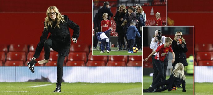 Oscarová herečka Julia Roberts se po remíze Manchesteru United s West Hamem pohybovala po trávníku na Old Trafford jako doma