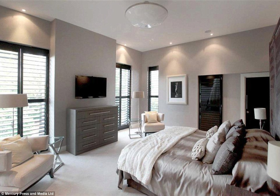 Nejdražší fotbalista světa Paul Pogba si pořídil luxusní dům, v Manchesteru už bydlí ve svém.