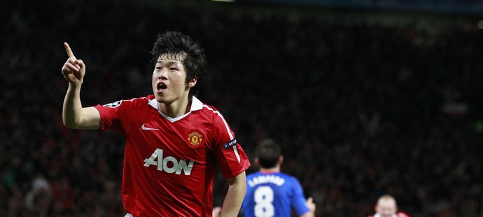 Pak Či-Song se raduje během zápasu Ligy mistrů s Chelsea