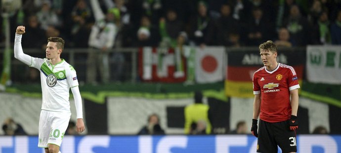 Julian Draxler slaví druhou branku do sítě slavného Manchesteru