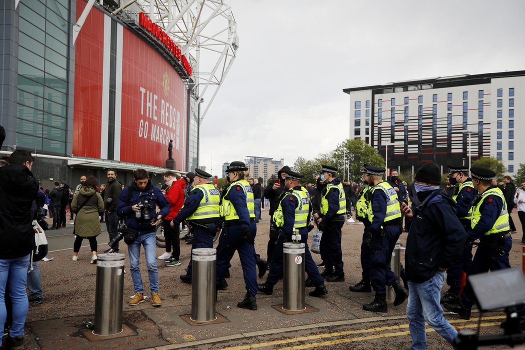Protesty v Manchesteru, fanoušci vtrhli na Old Trafford
