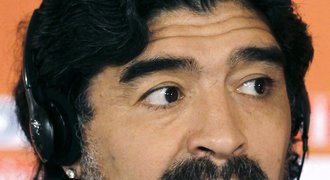 Maradona se omluvil za výroky proti Platinimu