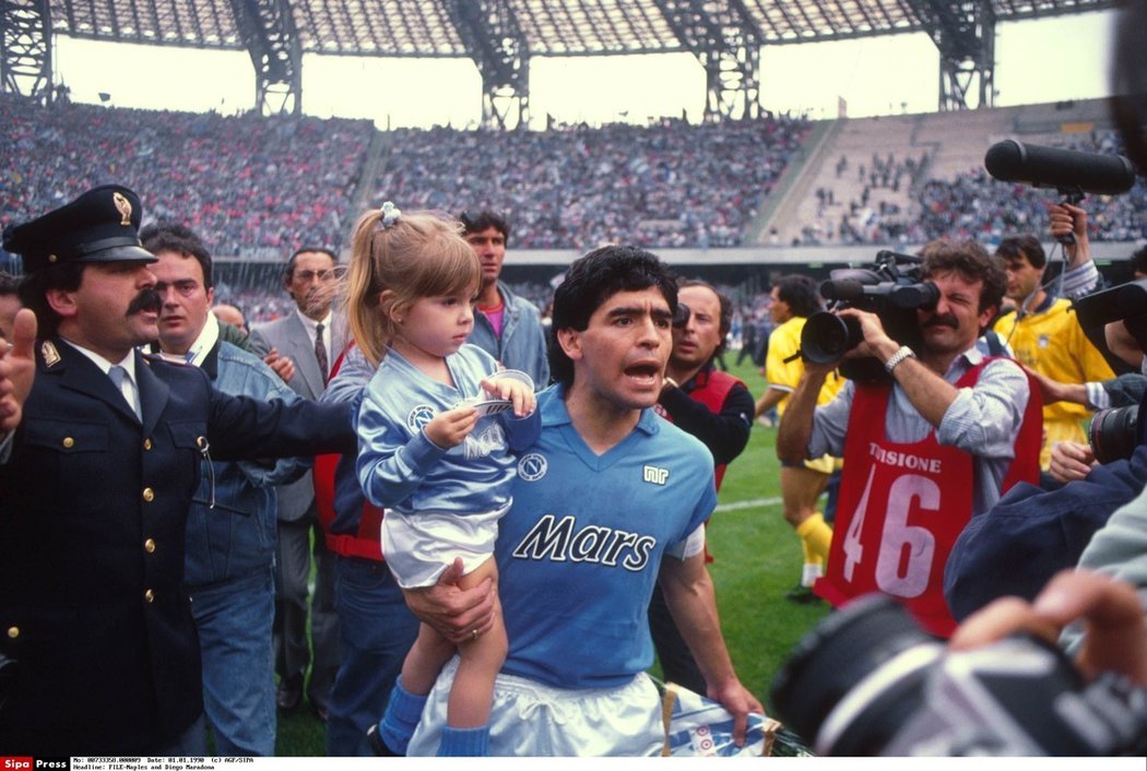 Ve věku 60 let zemřel bývalý argentinský fotbalista Diego Armando Maradona