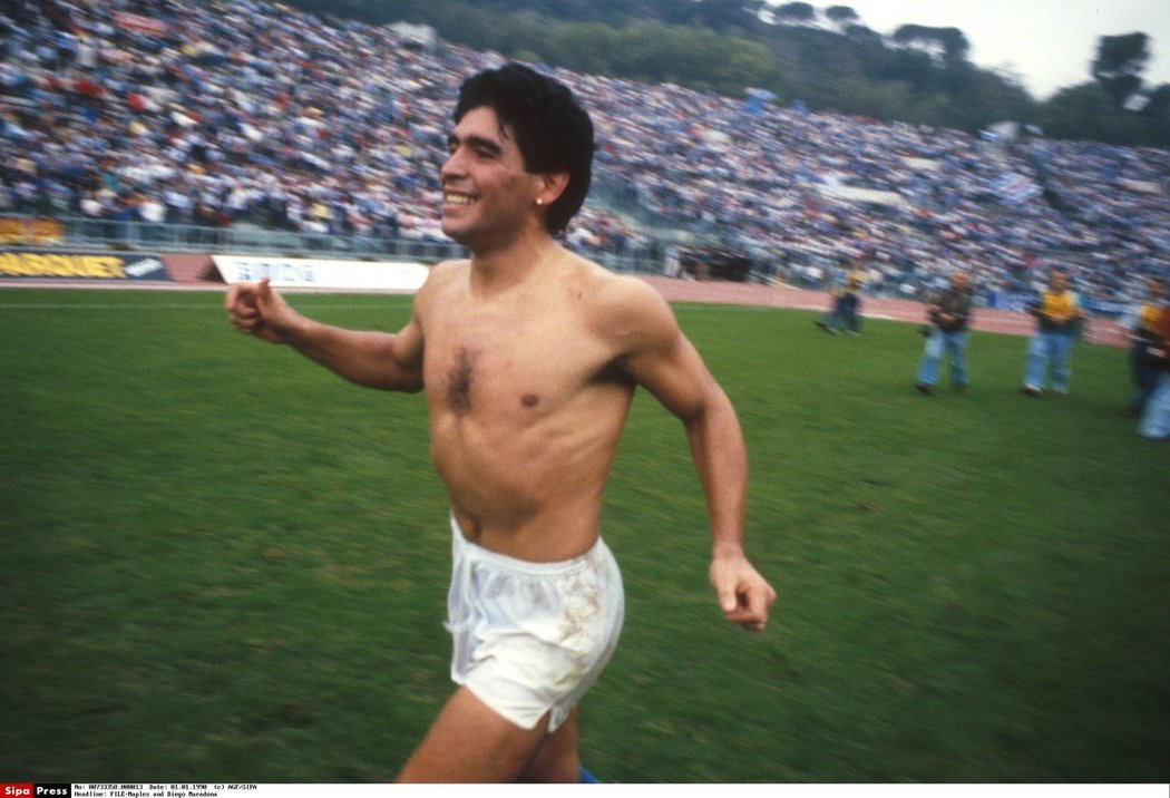 Ve věku 60 let zemřel bývalý argentinský fotbalista Diego Armando Maradona