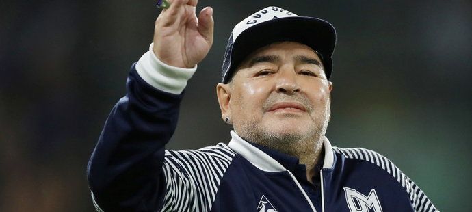 Diego Maradona se po operaci rychle zotavuje