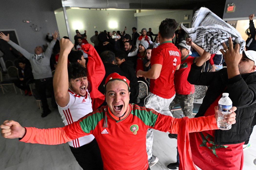 Maročtí fanoušci oslavují postup přes Španělsko