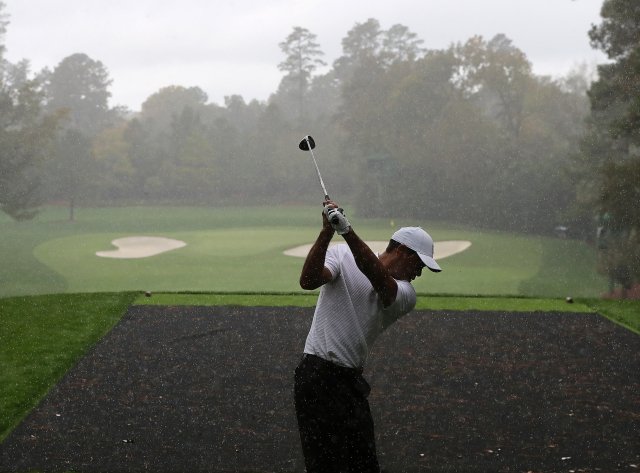 Tiger Woods začal golfové Masters čtyřmi ranami pod par