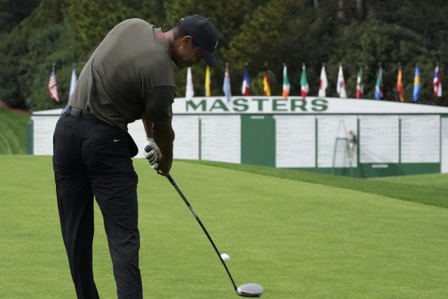 Tiger Woods začal golfové Masters čtyřmi ranami pod par