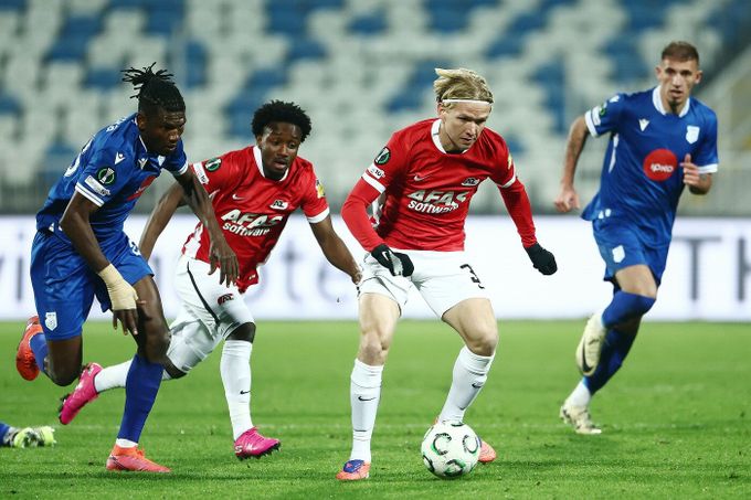 Šín střídal při výhře Alkmaaru, pískal český sudí. Slovan Bratislava padl v Makedonii Šín střídal při výhře Alkmaaru, pískal český sudí. Slovan Bratislava padl v Makedonii