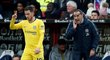 Trenér Chelsea Maurizio Sarri dává pokyny záložníkovi Edenu Hazardovi