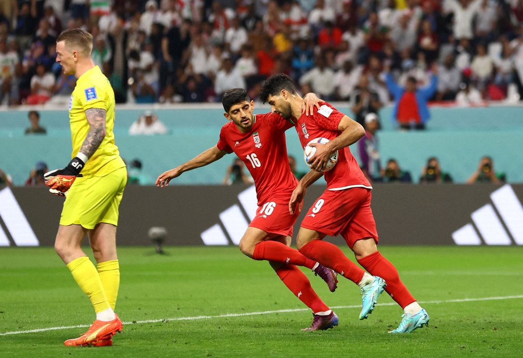 V Íránu zuří protesty na podporu ženských práv. Připojí se i fotbalisté v Kataru?