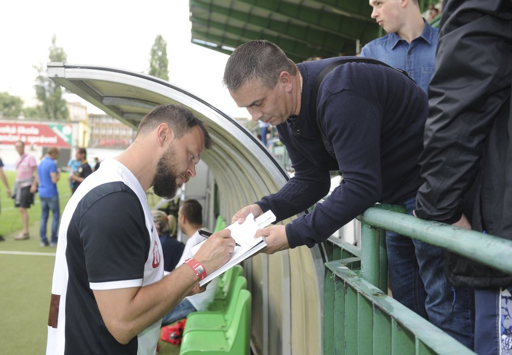 Tomáš Ujfaluši se ochotně podepisoval fanouškům