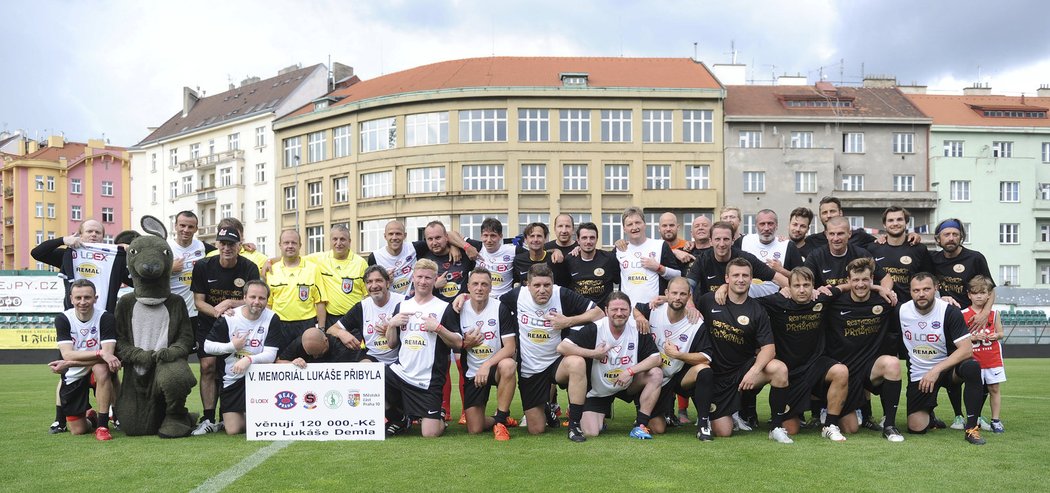 Společné foto obou týmů na závěr nemohlo chybět