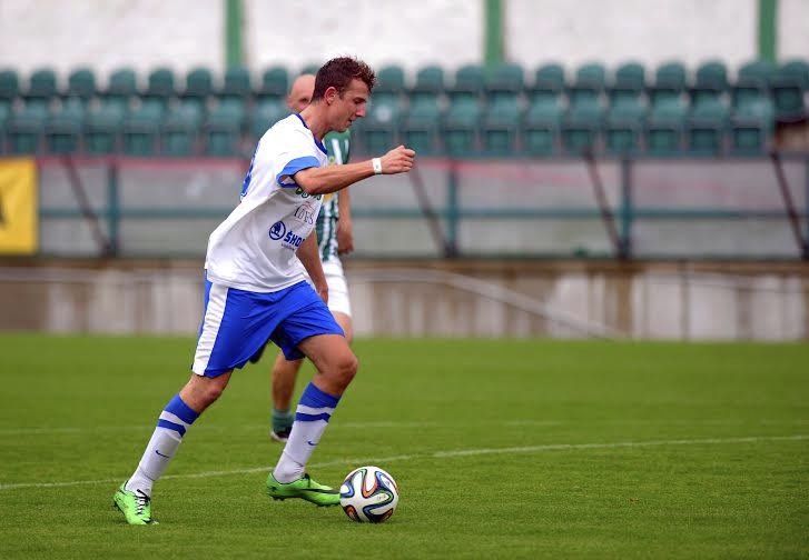 Herec Jakub Štefek potvrdil svoje slova o zabijáckém instinktu. Na snímku v dresu týmu osobností Real Top Praha