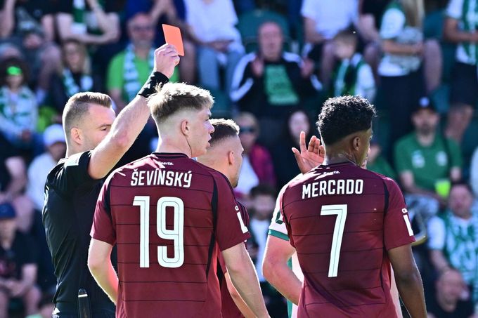 ONLINE: Bohemians - Sparta 0:0. Mercado po brutálním faulu dostal červenou kartu! ONLINE: Bohemians - Sparta 0:0. Mercado po brutálním faulu dostal červenou kartu!