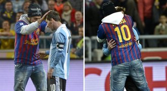 Messi, Messi! Šílený fanoušek vtrhl na hřiště a líbal modlu Argentiny