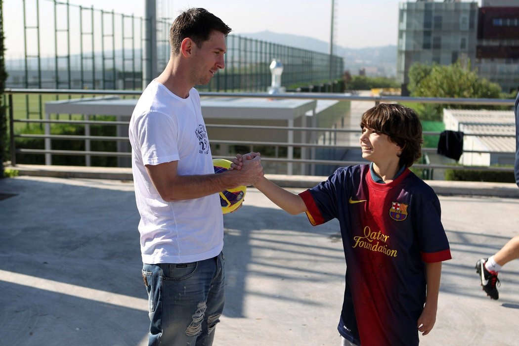 Nejlepší fotbalista planety Lionel Messi na setkání s mladým fotbalistou Gabrielem Muňizem