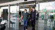 Otec Lionela Messiho Jorge po přistání na letišti v Barceloně, kde jednal o budoucnosti svého syna