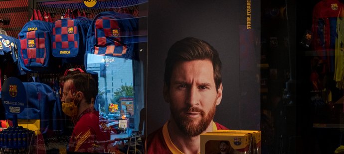 Fanshop Barcelony, kde je většina předmětů s podobiznou Lionela Messiho