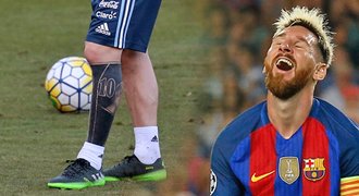 Co ho to napadlo!? Messi ukázal drastické tetování, nohu má celou černou