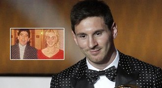 Messi překvapil puntíkatým oblekem. Inspiroval se u Maradony!