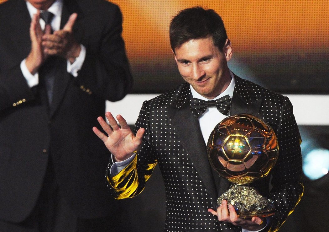 Lionel Messi pár minut poté, co počtvrté v řadě vyhrál Zlatý míč pro nejlepšího fotbalistu světa