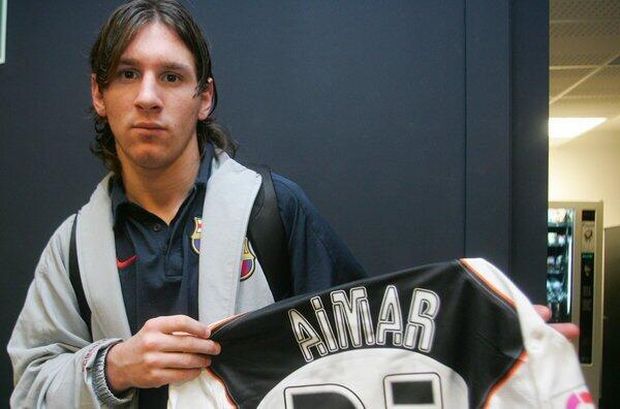 Šestnáctiletý Messi a jeho tehdejší hříva na hlavě Šestnáctiletý Messi a jeho tehdejší hříva na hlavě