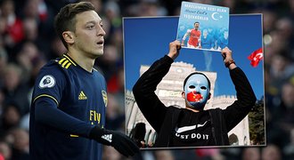 Özil vs. Čína. Kvůli tweetu ho vymazali ze hry. Lidská práva, nebo fake news?