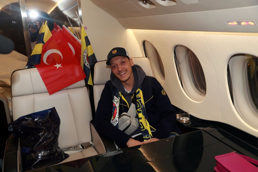 Mesut Özil po příletu do Istanbulu