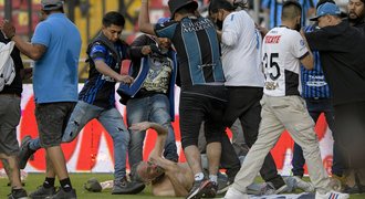 Šílená bitka fanoušků v Mexiku. Řada zraněných, mluví se i o obětech