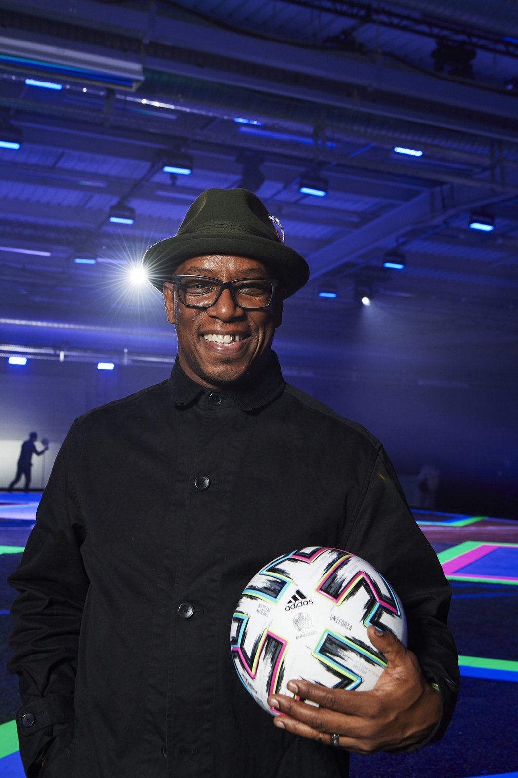 Legendární útočník Arsenalu Ian Wright se zúčastnil savnostního představení míče pro EURO 2020