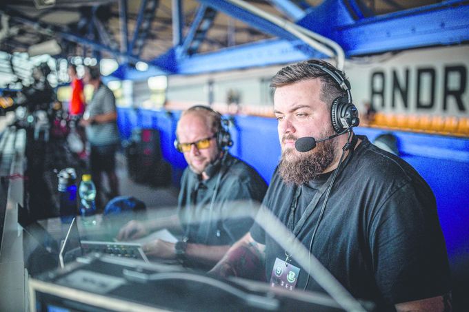 Komentátor Jinoch o rozdílech mezi ČT a Novou: Fotbal v noci? Stejný přístup! Komentátor Jinoch o rozdílech mezi ČT a Novou: Fotbal v noci? Stejný přístup!