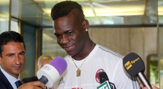 Balotelliho smlouva v AC Milán? Zakazuje šílené účesy i kouření