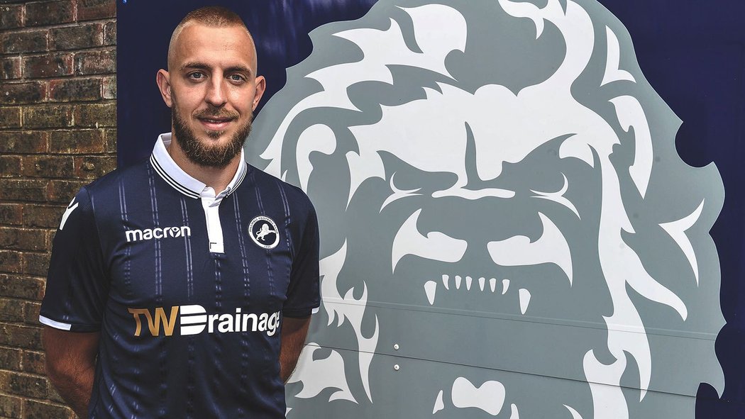 Skalák hraje za druholigový Millwall.