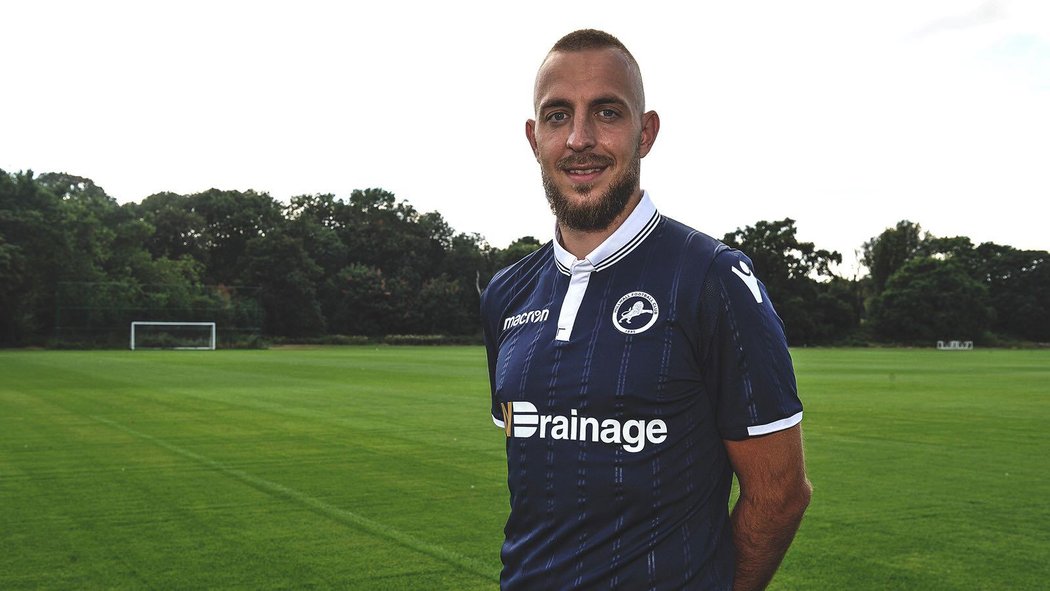 Skalák hraje za druholigový Millwall.