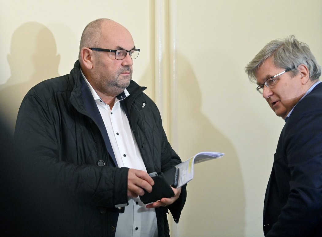 Miroslavové Pelta (vlevo) a Jansta před soudním jednáním v kauze &#34;sportovních dotací&#34;
