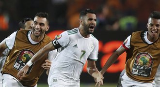 O africký titul se utkají Senegal a Alžírsko. Rozhodli Mahrez a vlastní gól