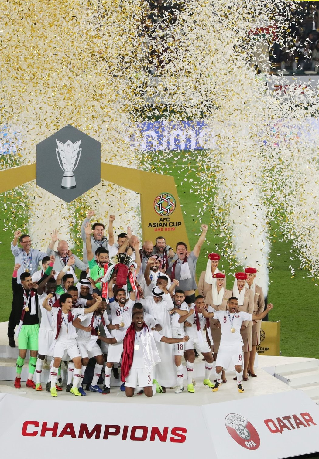 Fotbalisté Kataru poprvé v historii vyhráli mistrovství Asie. Pořadatel příštího světového šampionátu ve finále ve Spojených arabských emirátech překvapivě porazil Japonsko 3:1