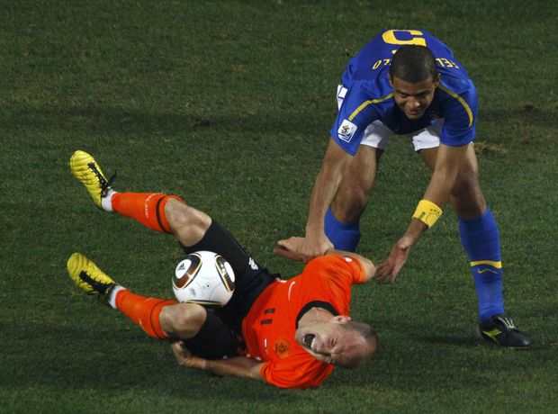 Brazilec Felipe Melo fauloval Arjena Robbena Brazilec Felipe Melo fauloval Arjena Robbena