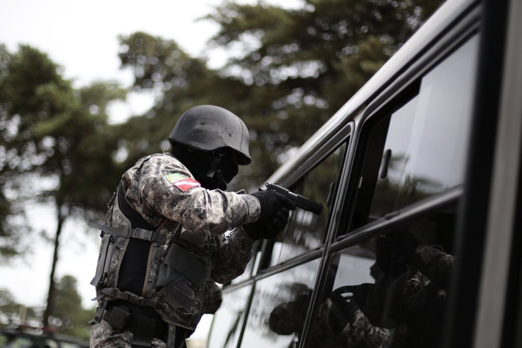 Policie v Brazílii se chystá na fotbalový šampionát. Musí být připravena na protesty obyvatel proti MS, stejně jako na fotbalové chuligány